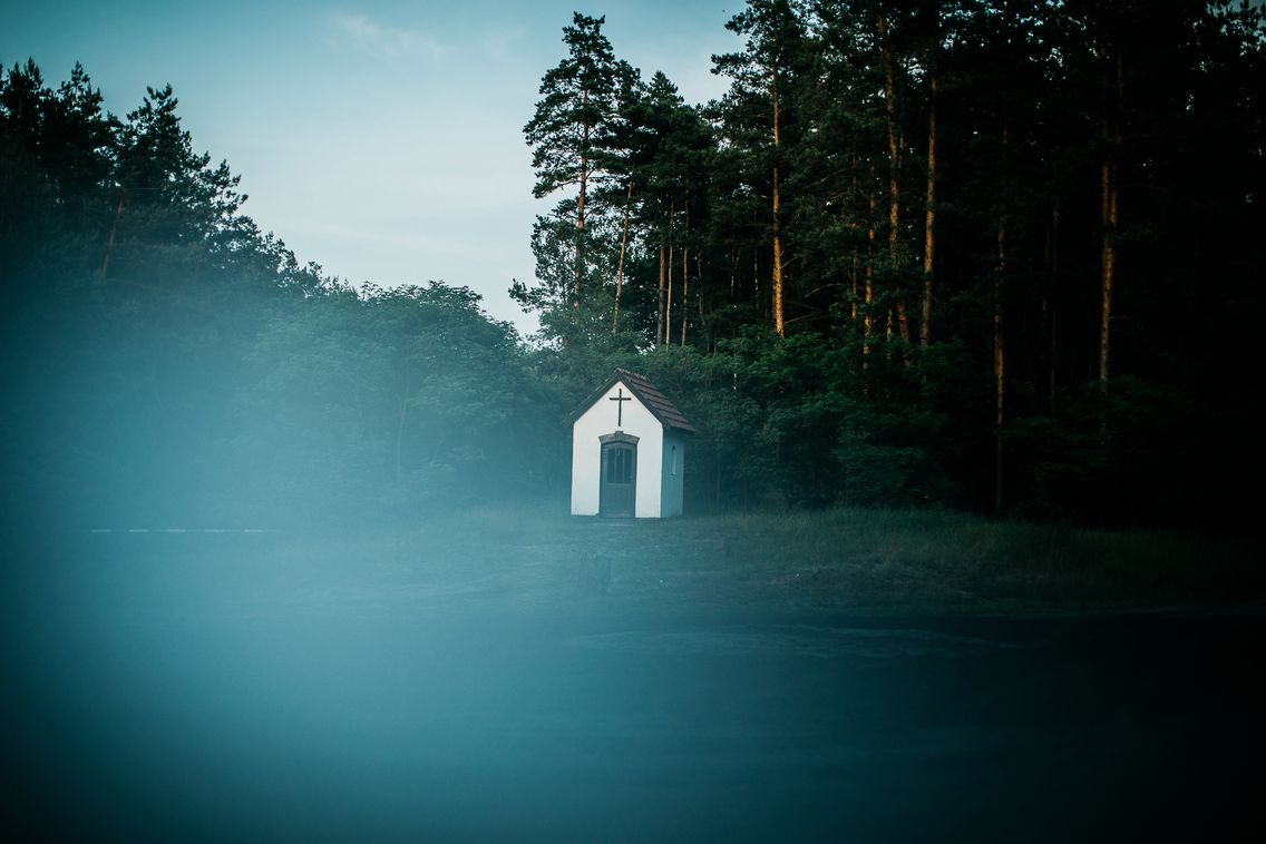 Po wsiach zostały fundamenty domów, czasami kapliczki i krzyże.