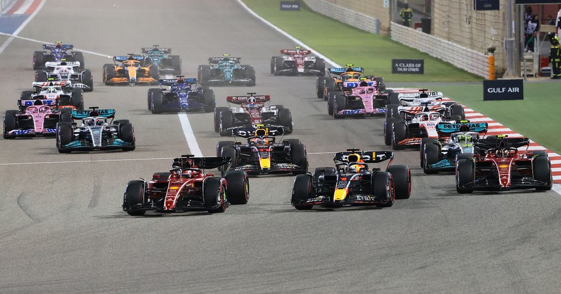 AUTO-PRIX-F1-BAHRAINFerrari\'s Monegasque driver Charles Leclerc (L) leads ahead of Red Bull\'s Dutch driver Max Verstappen after the start of the Bahrain Formula One Grand Prix at the Bahrain International Circuit in the city of Sakhir on March 20, 2022. (Photo by Giuseppe CACACE / AFP)GIUSEPPE CACACEauto-prix, auto, Horizontal, panoramic