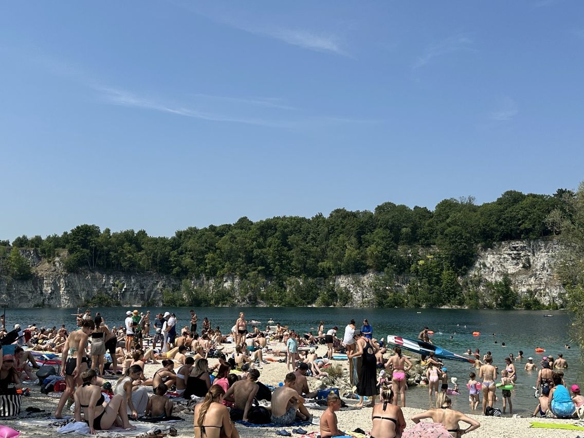 Nawet w ciągu tygodnia na plażach są tłumy