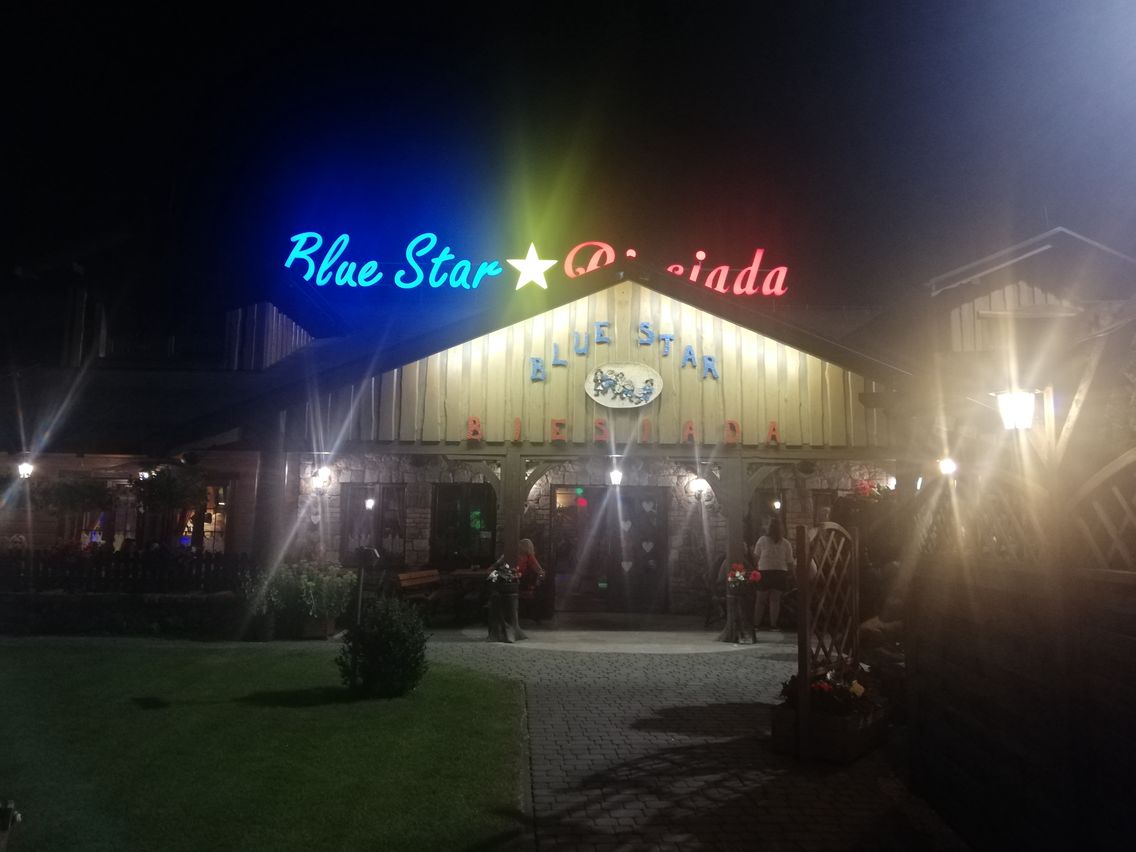 Neon Blue Star Biesiada rozświetla noc 