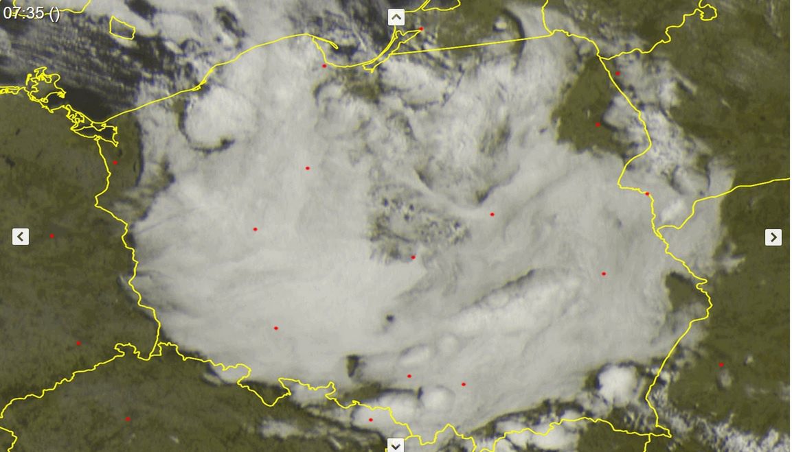 mapa chmur nad polska Ciemne Chmury Nad Polska Granice Kraju Sa Jednoczesnie Granica Zachmurzenia Wp Tech mapa chmur nad polska