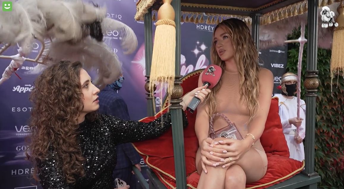 Caroline Derpienski tłumaczy się z show na Pink Party