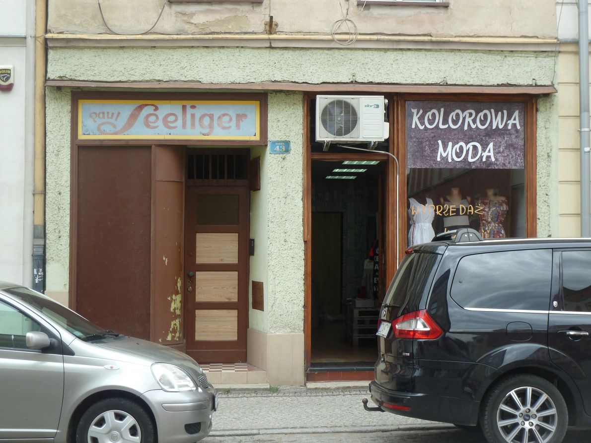 W wielu polskich miastach nadal można spotkać niemieckie szyldy 