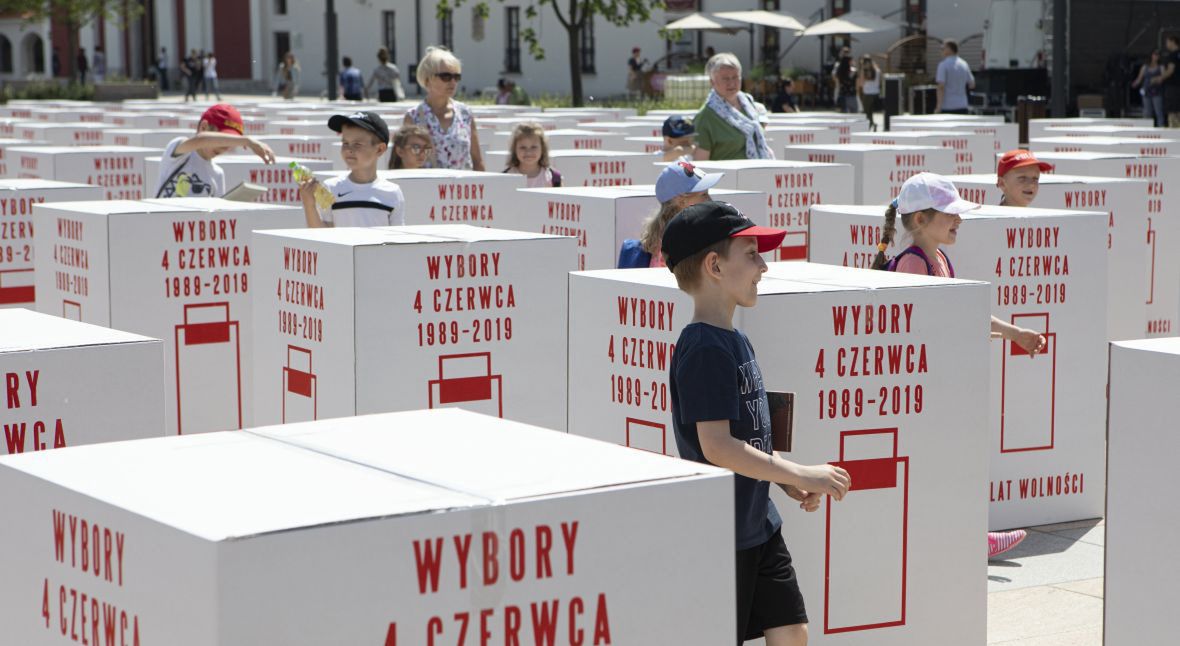 &quot;Od początku transformacji ustrojowej, od przełomu roku 1989, jesteśmy społeczeństwem w żałobie po państwie, które przestało działać i przestało brać odpowiedzialność za nasz dobrostan&quot;