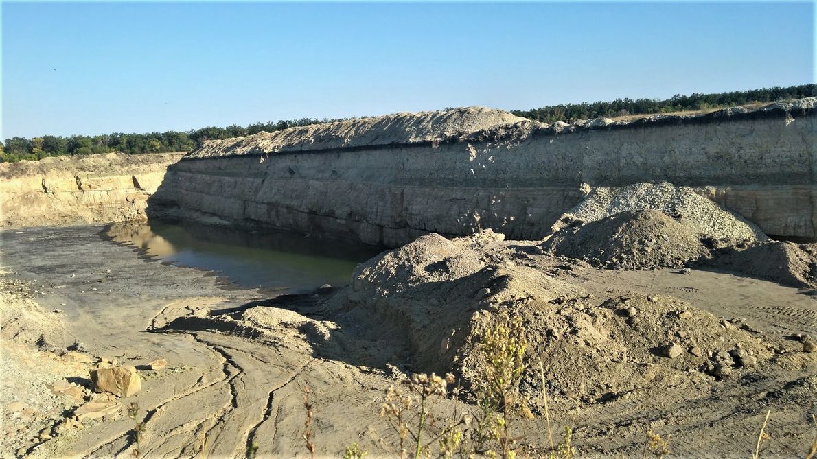 Nielegalna kopalnia - tzw. &quot;dyrka&quot; w Lisiczańsku