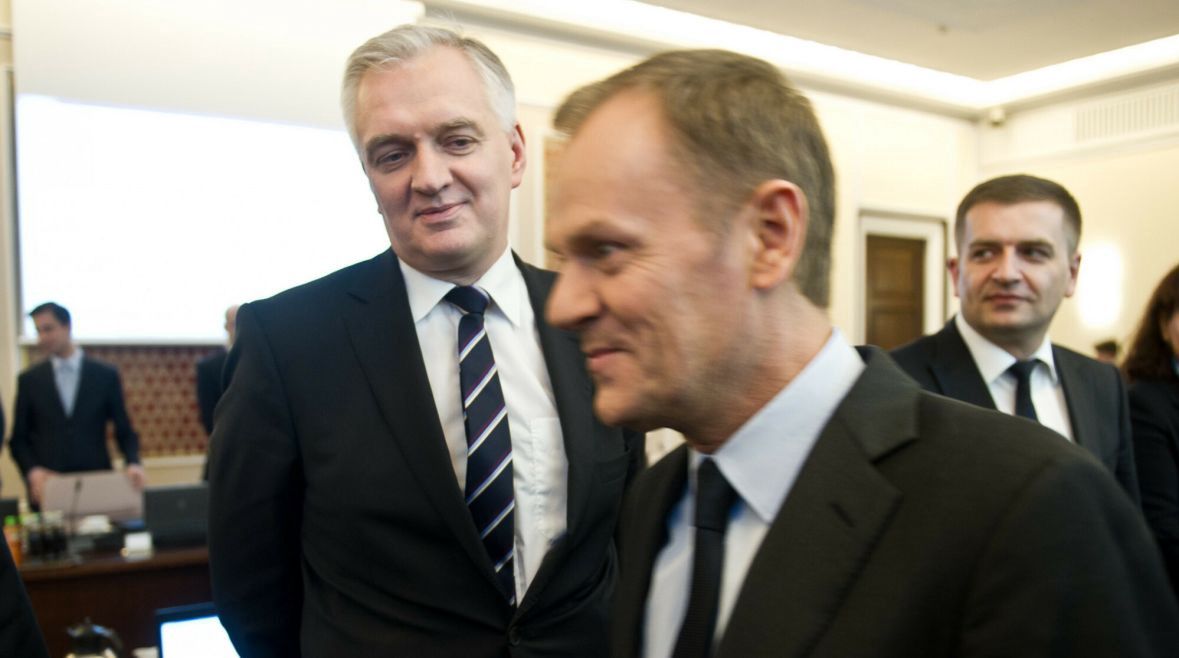 Jarosław Gowin i Donald Tusk. Były czasy, gdy poseł tak oceniał Tuska: „ (...) w pojedynkę wywalczył w telewizyjnych debatach zwycięstwo. A teraz ciężko haruje jako premier. Jego pozycji nie podważa w Platformie nikt&quot;