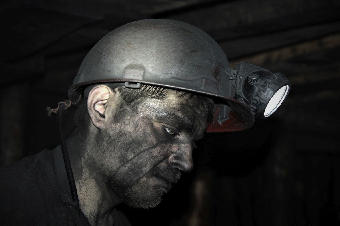 Górnik w kopalni Łutuhynśka na terenie samozwańczej Ługańskiej Republiki Ludowej