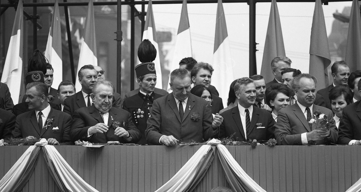 I sekretarz KC PZPR Edward Gierek lubił otaczać się górnikami. Dla branży lata 70. były szczytem potęgi. Węgiel był wtedy &quot;czarnym złotem&quot;, a górnicy robotniczą elitą