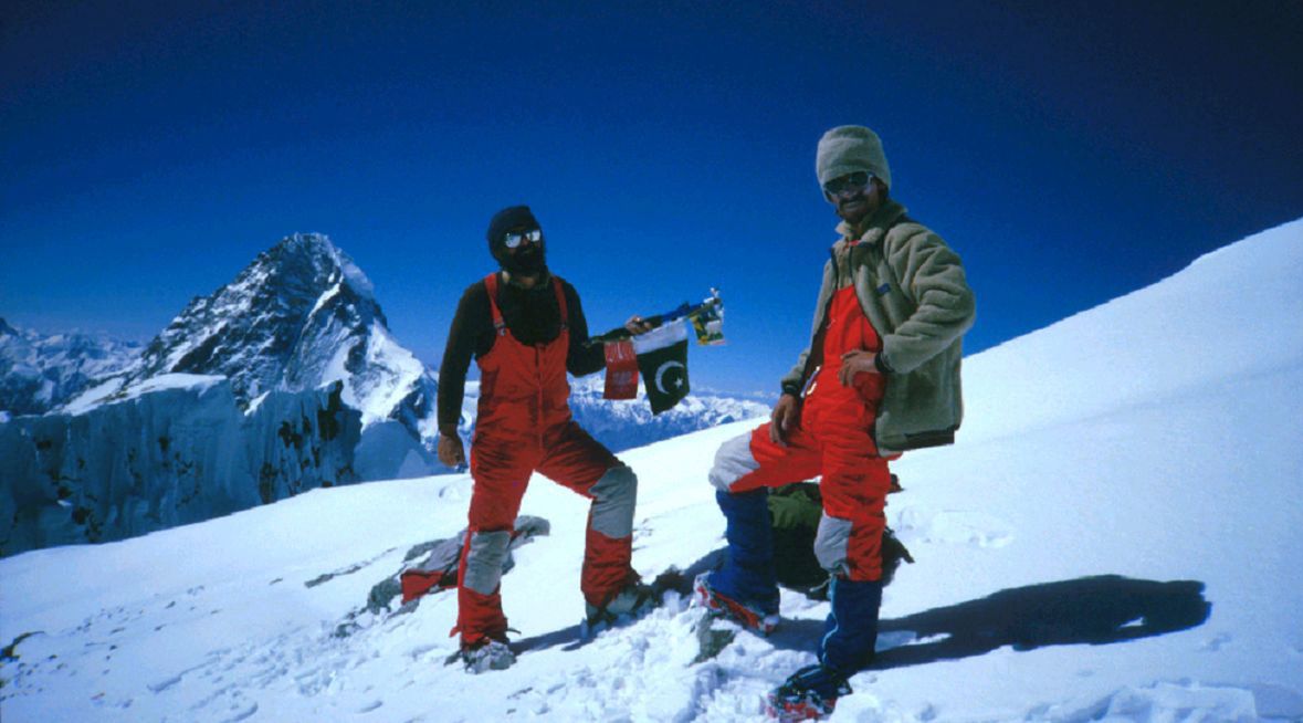 Janusz Majer i Walenty Fiut na szczycie Broad Peak, rok 1984