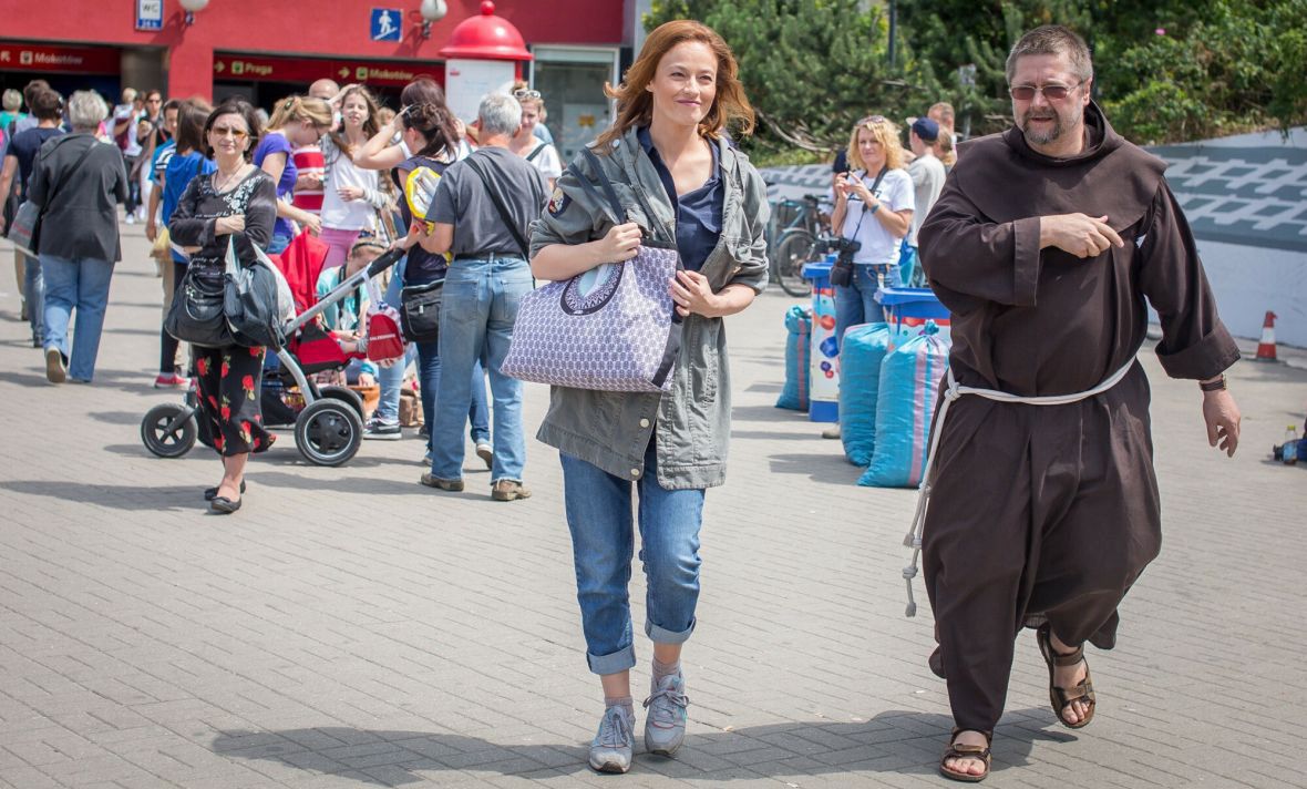 Magdalena Różczka wspiera zbieranie nakrętek dla Lubelskiego Hospicjum dla Dzieci. Lipiec 2015 roku