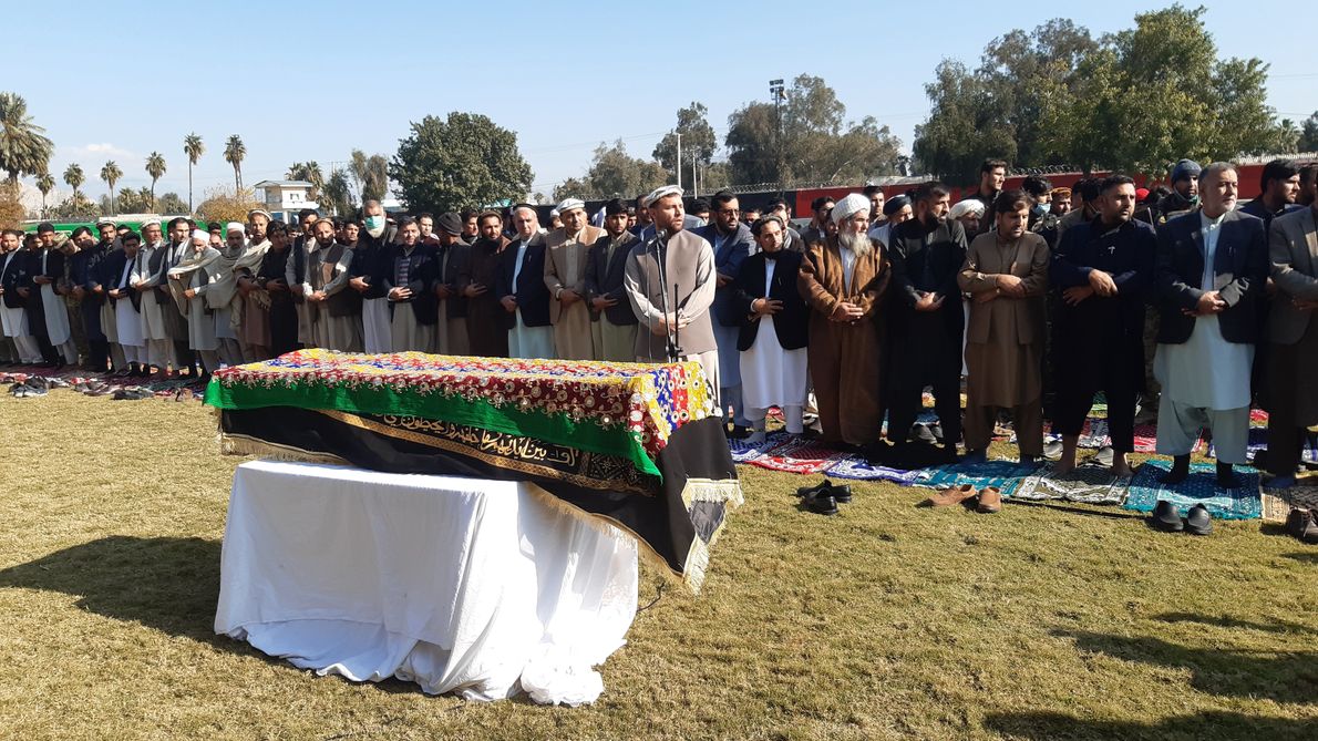 Dżalalabad, Afganistan, 10.12.2020 r. Pogrzeb Malalai Maiwand, dziennikarki Enikass Radio &amp; TV, zamordowanej w zamachu