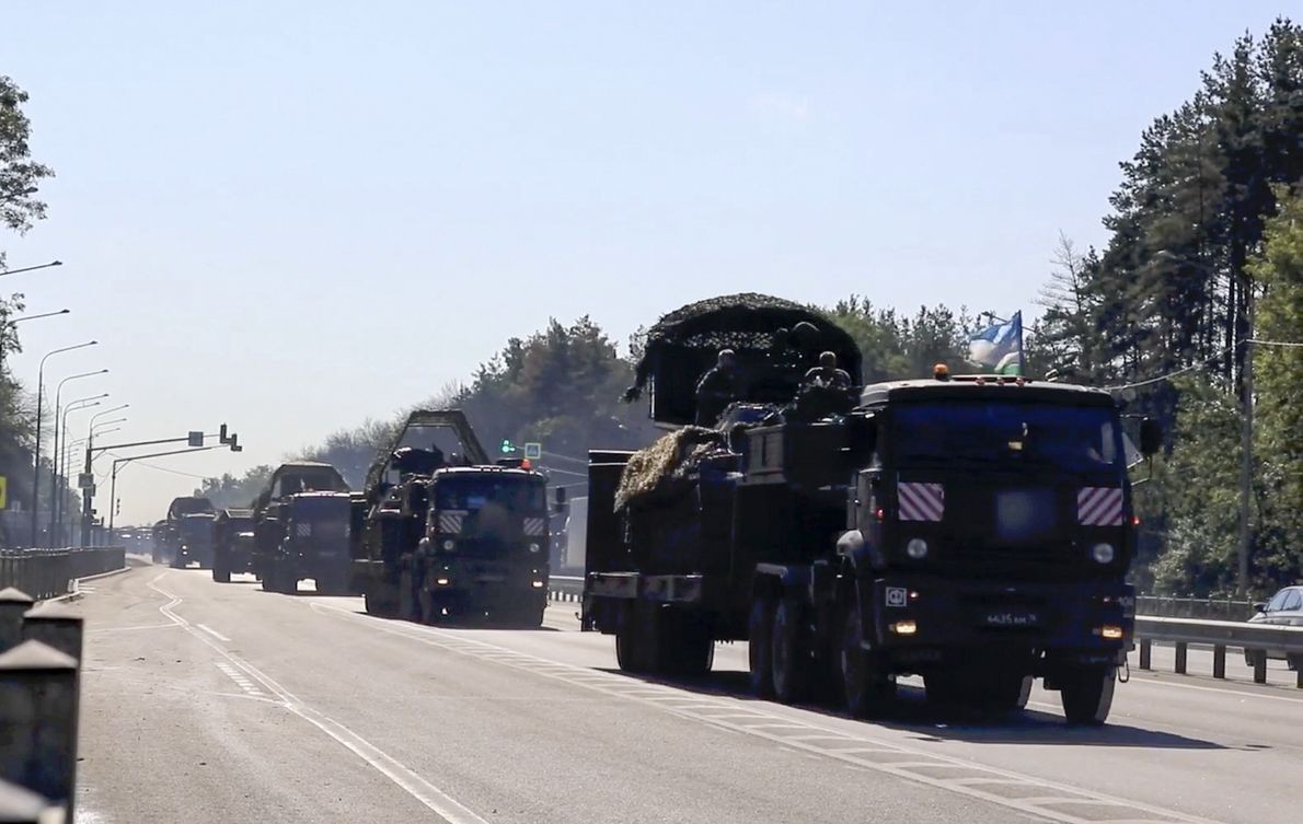 A still image taken from a handout video provided on 10 August 2024 by the Russian Defence Ministry shows Russian troops delivering military equipment to the Kursk region, Russia. According to Andrei Belostotsky, acting deputy governor of the Kursk region, over 3,000 civilians were evacuated from border areas as a result of attacks by the Ukrainian Armed Forces in the Kursk region that started on 06 August. On 10 August the Russian Defense Ministry reported that tank units had taken up positions in Kursk Oblast to fight the Ukrainian Armed Forces. The National Anti-Terrorism Committee confirmed the enforcement of a counter-terrorism operation (CTO) in the Kursk, Belgorod and Bryansk regions. EPA/RUSSIAN DEFENCE MINISTRY HANDOUT HANDOUT EDITORIAL USE ONLY/NO SALESHANDOUT EDITORIAL USE ONLY/NO SALES Dostawca: PAP/EPA.