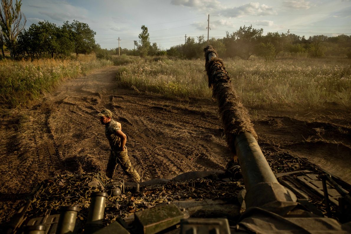 KOSTIANTYNIVKA, UKRAINE - JULY 20: A soldier from the 80th Air assault brigade dismounts from a -80 tank while training in the direction of Chasiv Yar, Ukraine, on July 20, 2024. Russian forces have made advances in Ukraine\'s east, including entering the outskirts of Chasiv Yar, which has been a Ukrainian stronghold in the Donetsk region. (Photo by Ethan Swope/Anadolu via Getty Images)