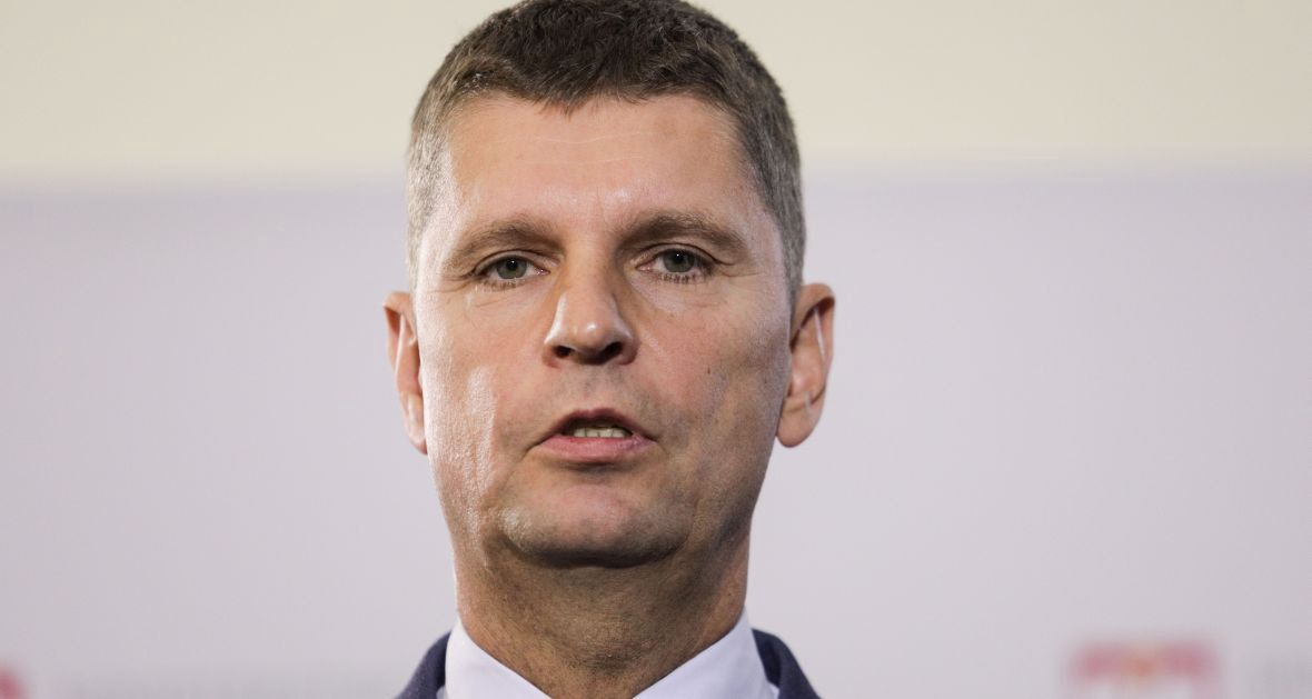 &quot;Czy minister Piontkowski, jak kilka miesięcy temu minister Szumowski, będzie przed kamerami stawał z przekrwionymi oczami i miną całkowicie zaskoczonego człowieka, który otworzył drzwi do własnej toalety, a tam siedział tygrys?&quot;