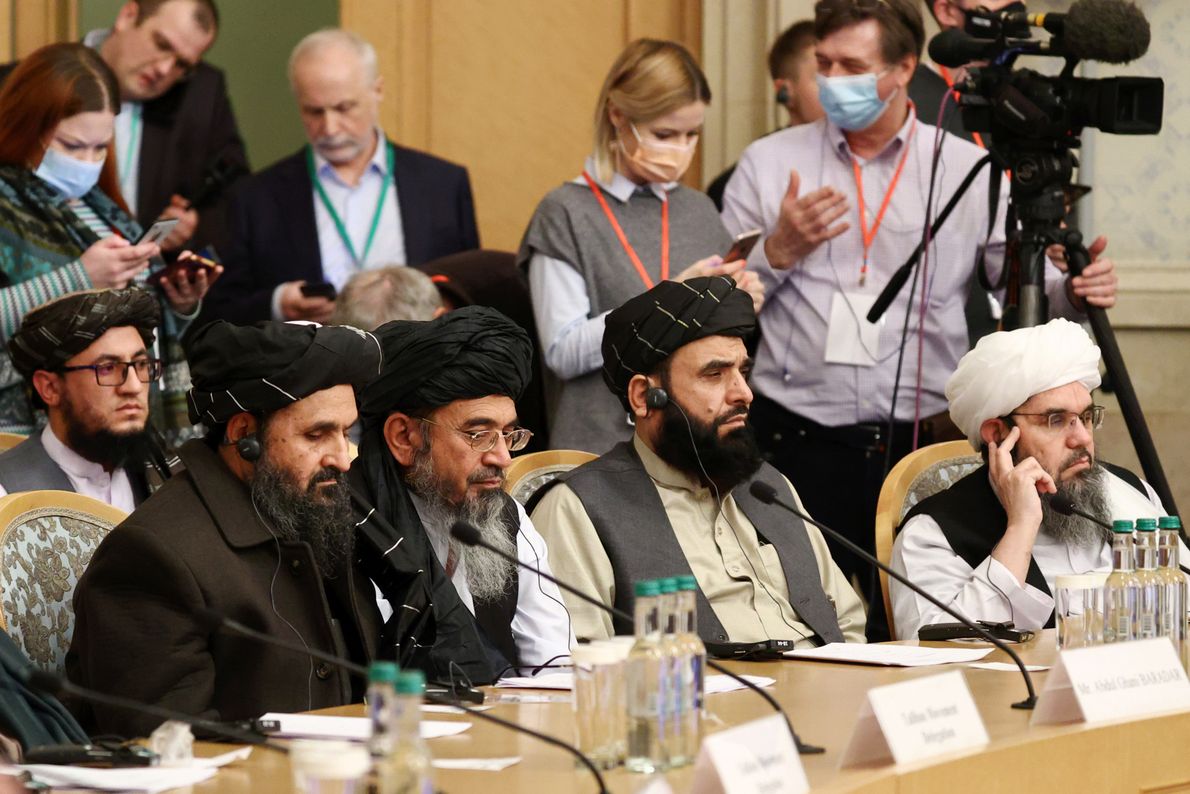 Moskwa, Rosja, 18.03.2021 r. Mułła Abdul Ghani Baradar (drugi od lewej, współzałożyciel ruchu talibów, podczas spotkania Rosji, Pakistanu, Chin, USA i Kataru ws. afgańskich rozmów pokojowych