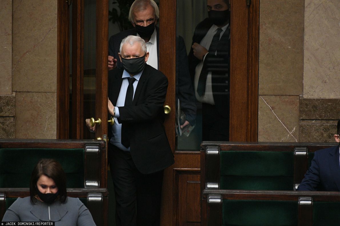 21.01.2021 r. Jarosław Kaczyński wchodzi na posiedzenie Sejmu