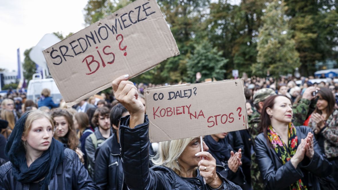 Czarny Marsz, sprzeciw społeczny przeciw całkowitemu zakazu aborcji. Wrzesień 2016 roku