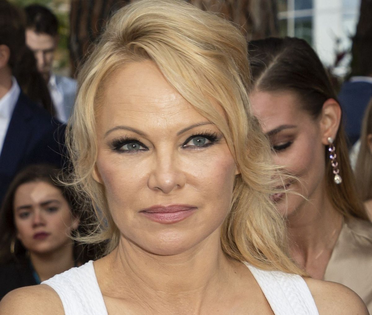 Pamela Anderson zarzuciła byłemu partnerowi stosowanie przemocy domowej.  Nagrała wideo - WP Gwiazdy