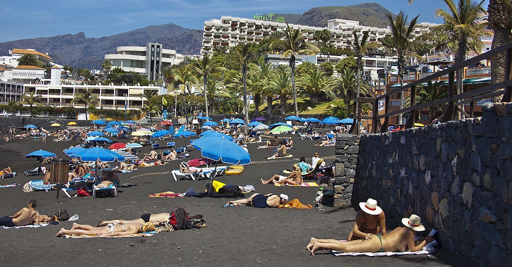 Europe pursues premium tourists: fees designed to deter mass visitors