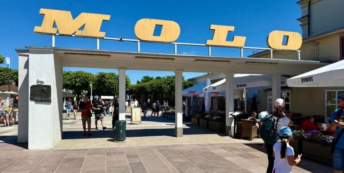 Sopot wymieni napis na molo: neon nawiązujący do lat 50.