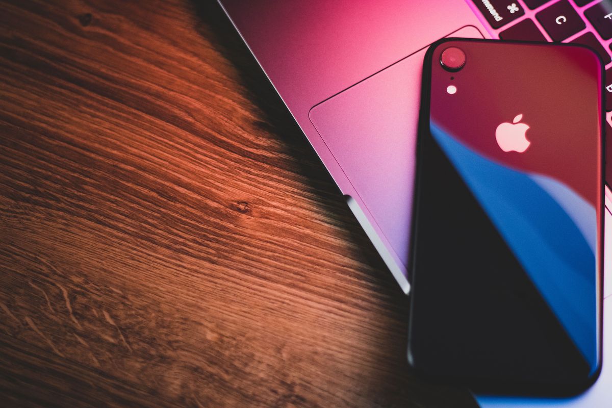 Apple przegrywa spór patentowy i zapłaci 5,7 mld dol. odszkodowania