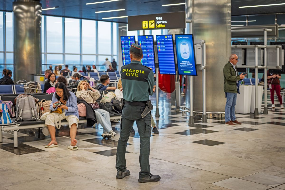 Ewakuacja samolotu po locie Barcelona–Gran Canaria z powodu alarmu bombowego
