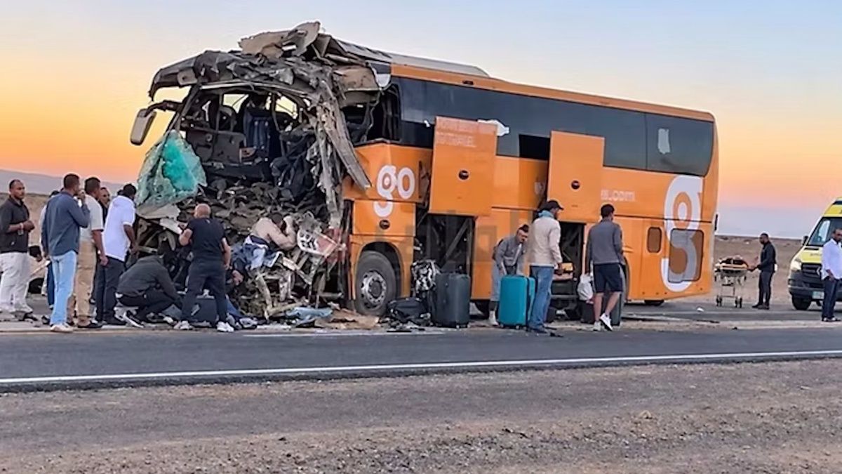 Zderzenie autobusu z ciężarówką w Egipcie: 3 ofiary, 30 rannych