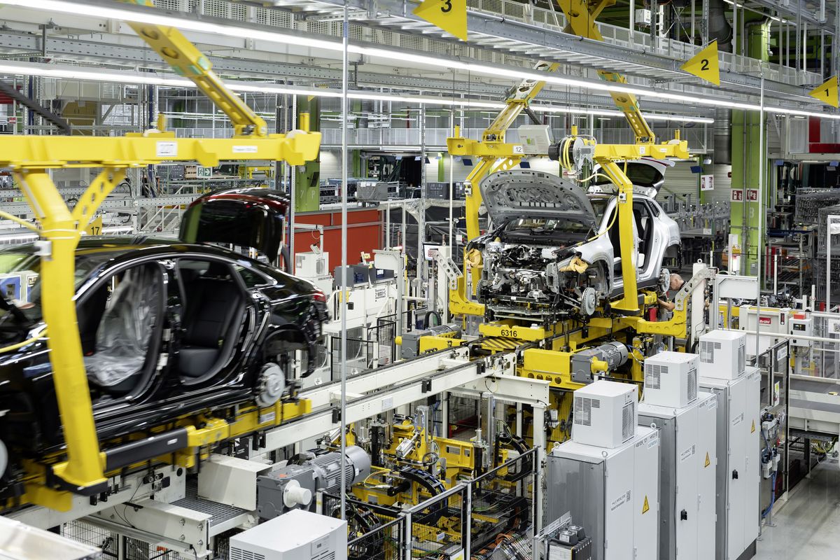 Mercedes rozważa zamknięcie dwóch fabryk w Niemczech w ramach cięcia kosztów