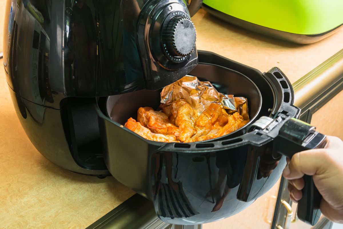 Air fryer vs. piekarnik: które urządzenie zużywa mniej prądu?