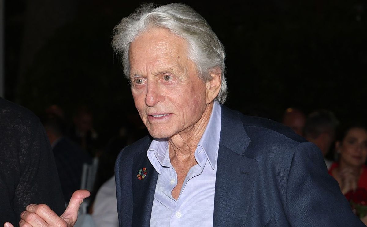 Michael Douglas confirms romance with Kathleen Turner, denies sex addict label