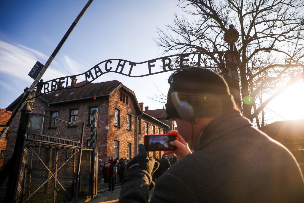 Litwin ukarany grzywną za hitlerowski gest w Muzeum Auschwitz