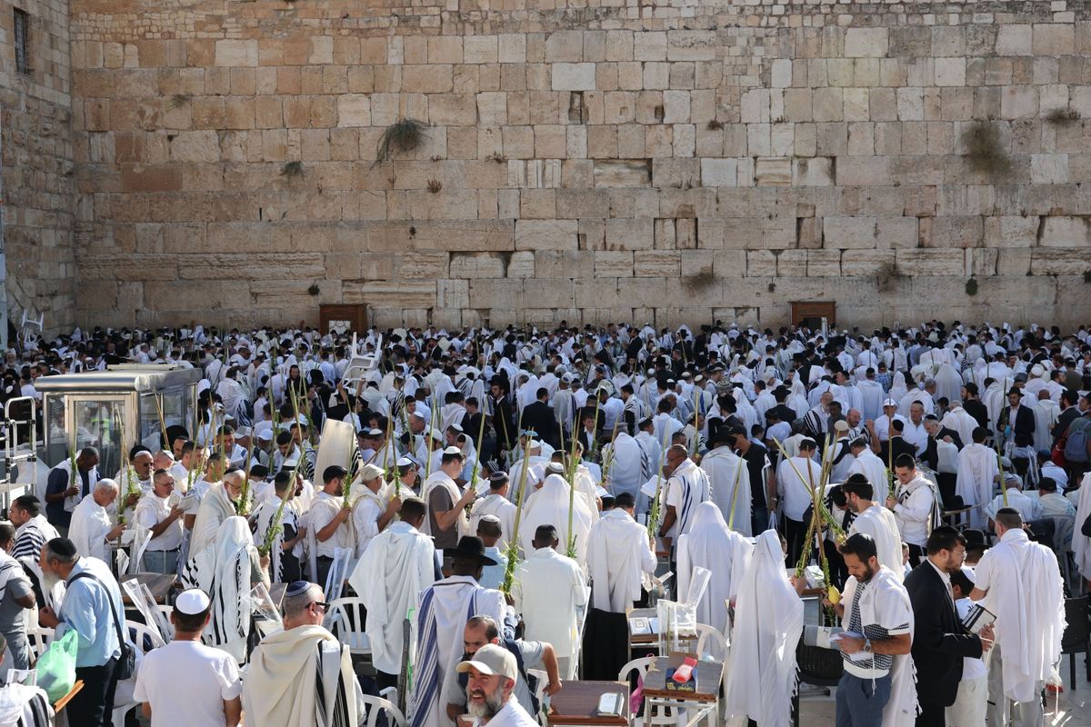 Tysiące wiernych przy Ścianie Płaczu na święto Sukkot