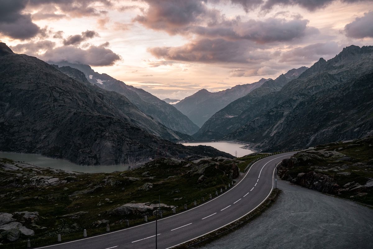 Widok ze szczytu przełęczy Grimsel