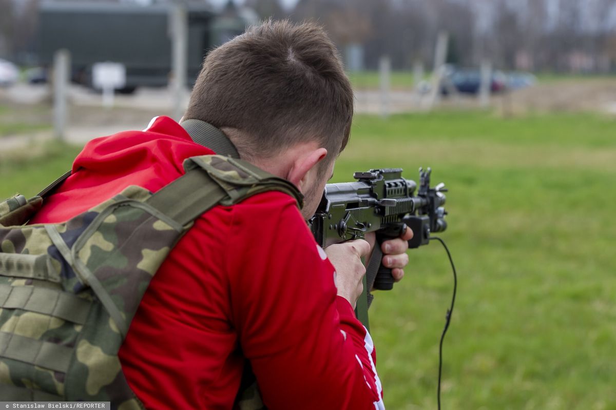 Strzelanie i drony na lekcjach: nowa podstawa programowa EdB budzi obawy