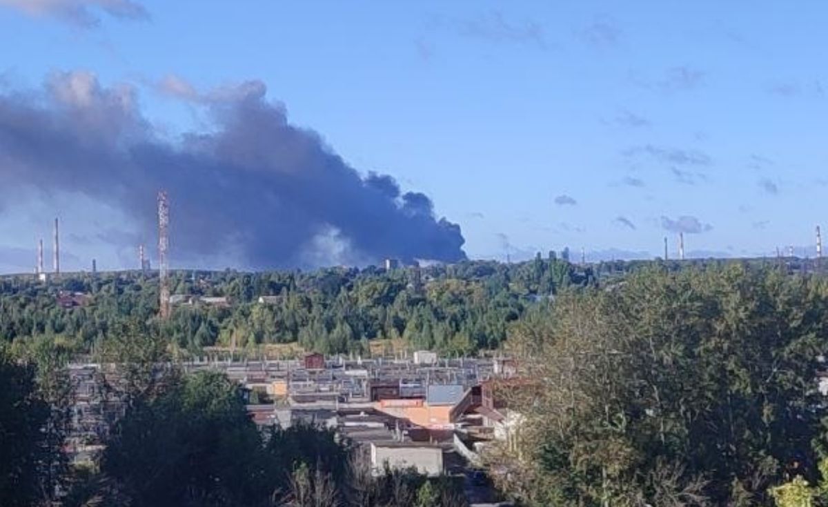 Ukrainian drones set fire to Rosneft refinery in Ryazan