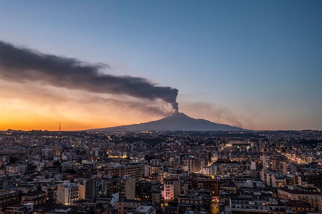 Etna sparaliżowała lotnisko w Katanii do 27 września