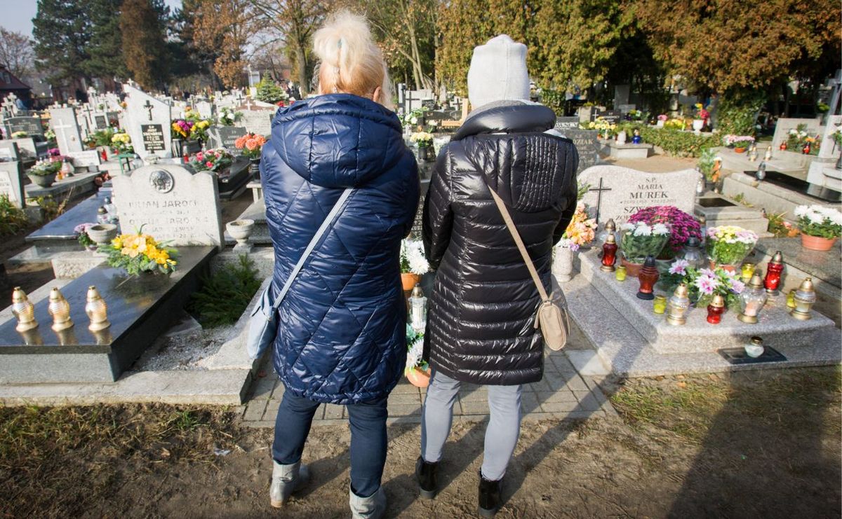 Ksiądz Filar: niestosowny strój na cmentarzu to wyraz lekceważenia