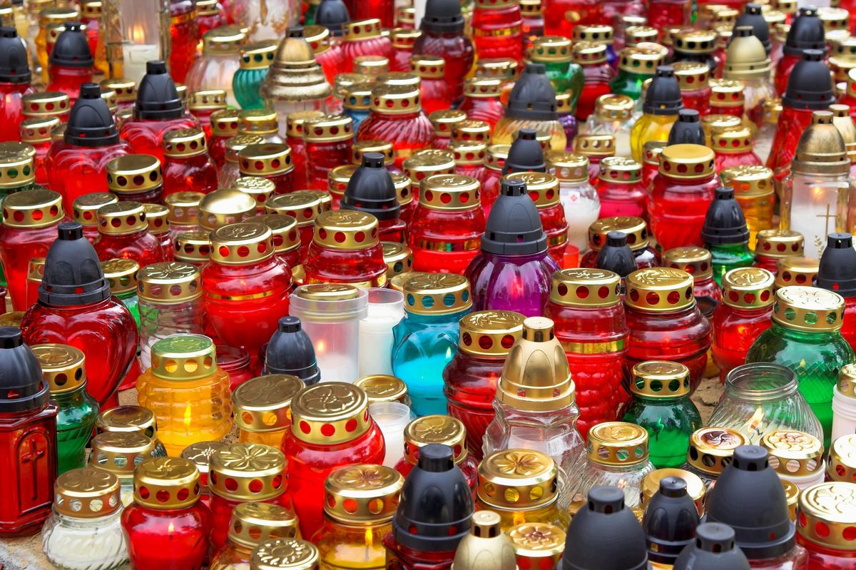 All Saints' Day candles: from 10 zloty to over 1,000 zloty
