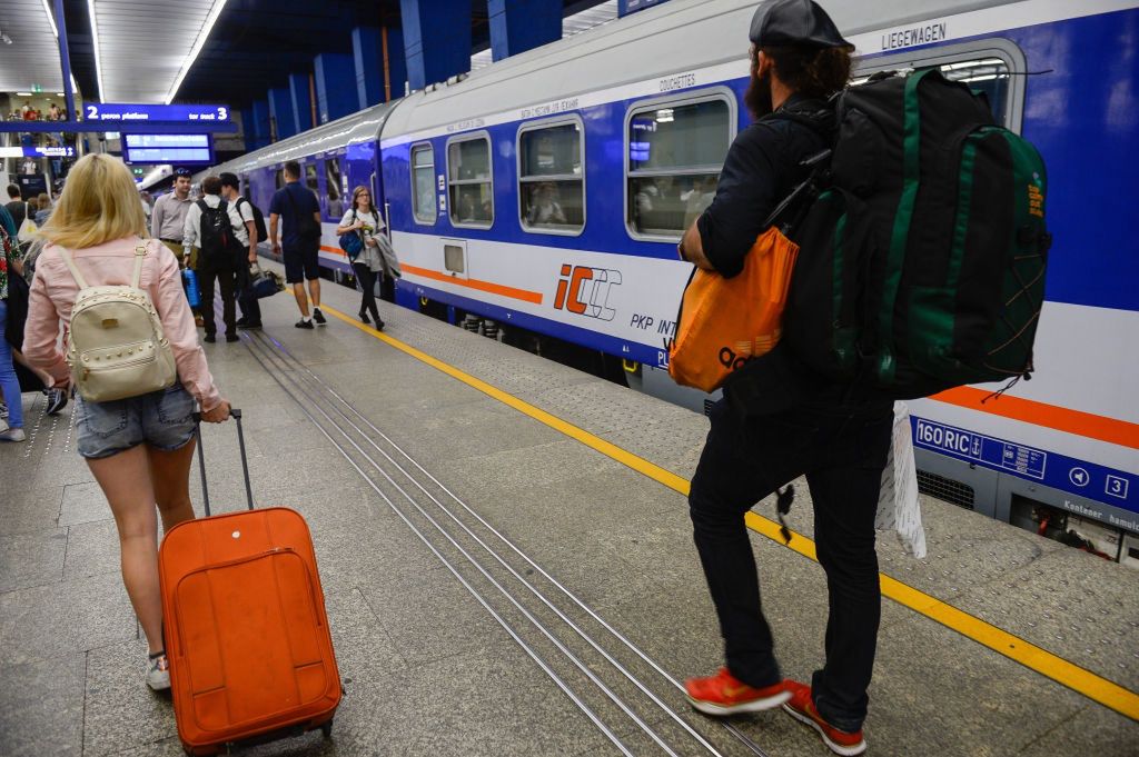 move cheek impression PKP Intercity świętuje udane wakacje. Ale sukces kosztował pasażerów sporo  nerwów przez gigantyczne opóźnienia na kolei - Money.pl