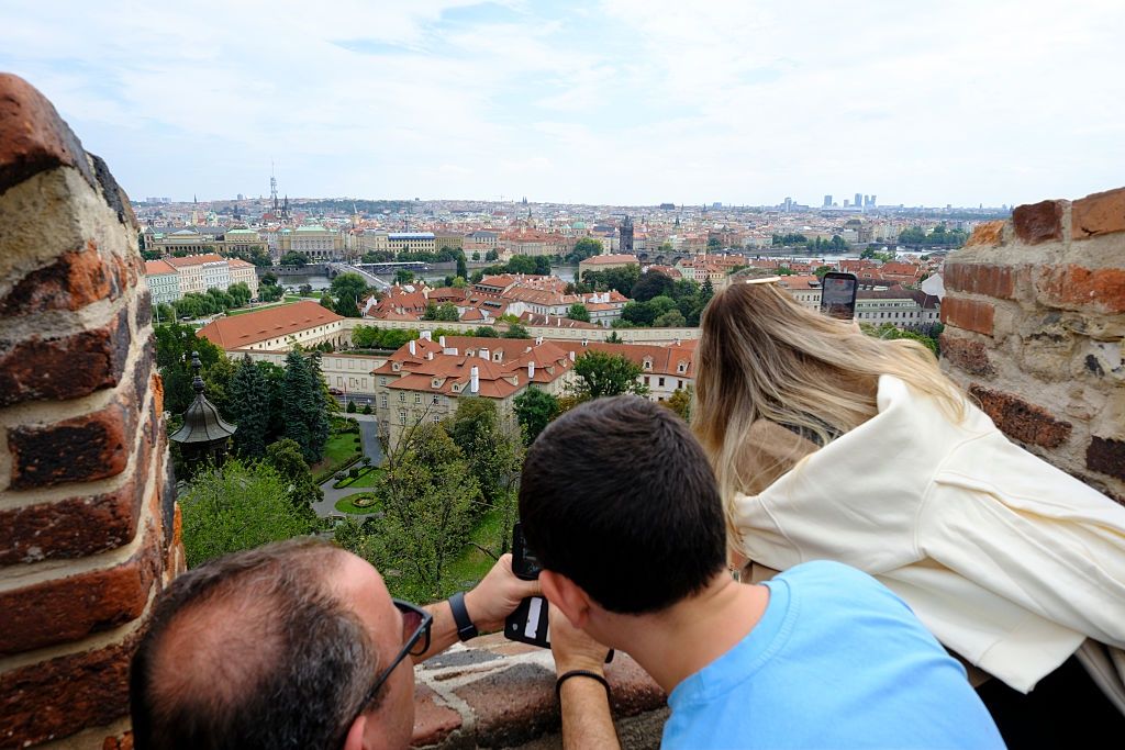 Czech crown jewels on display for 10 days: queues up to 6 hours