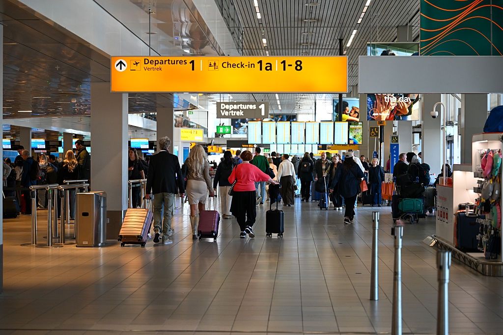 Schiphol outage: 78 passport gates down for hours