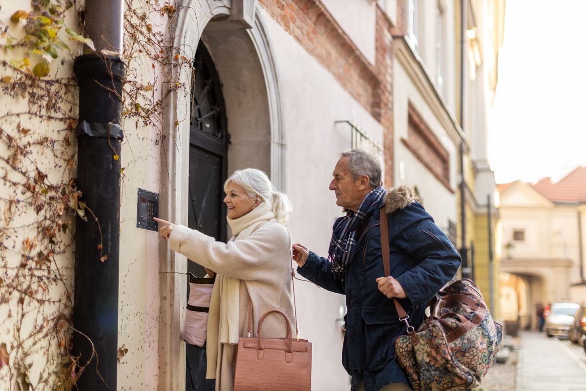 Airbnb bans requiring guests to clean before checkout: hosts threaten to leave