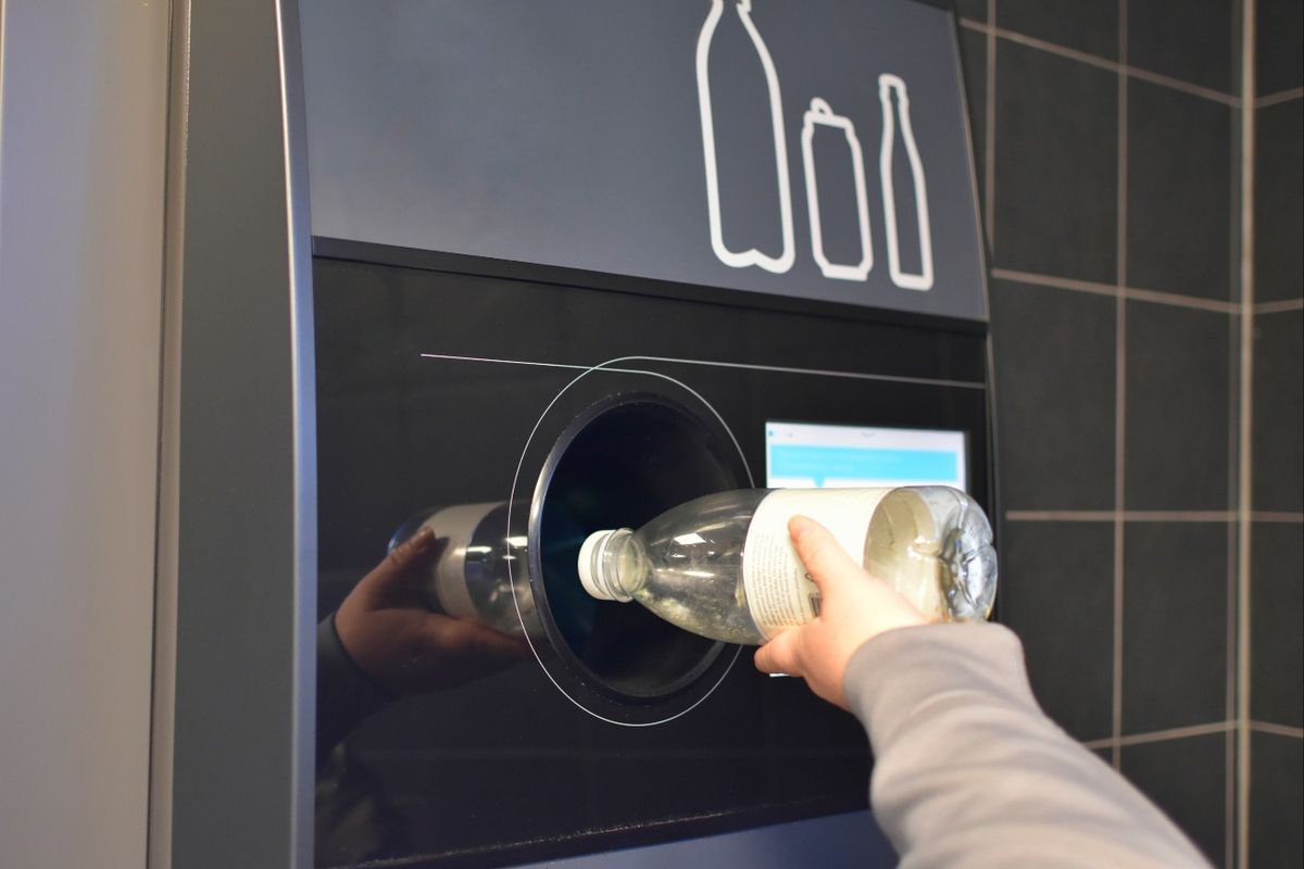 Deposit-less bottles at Lidl: 10 groszy refund instead of 50 groszy, until year-end