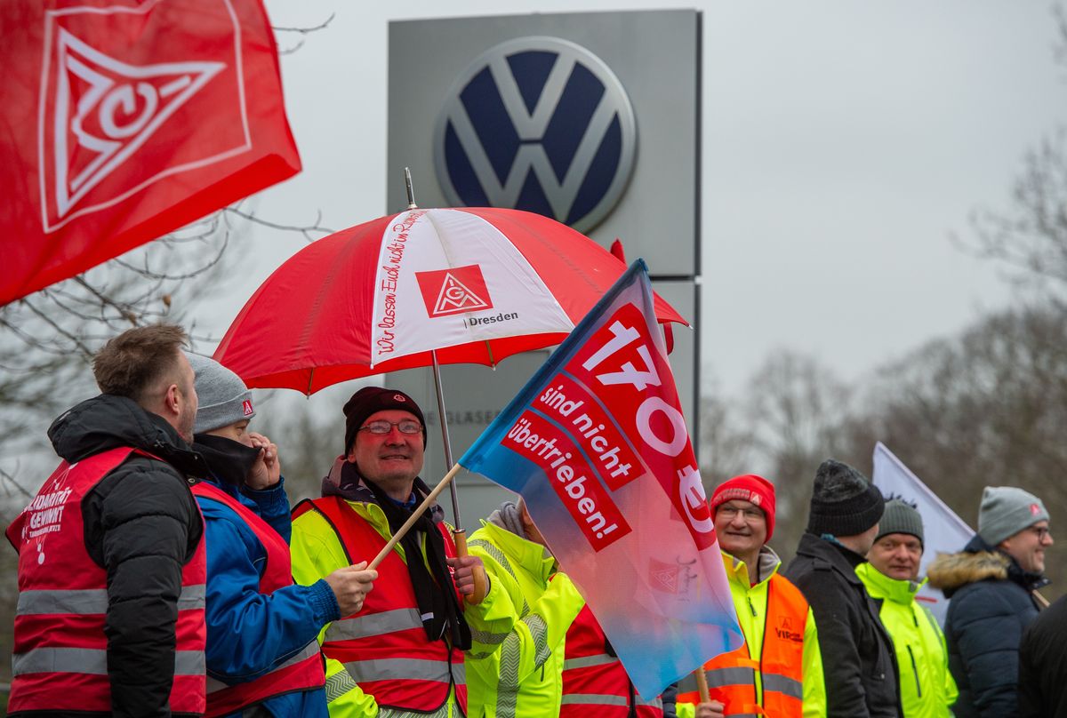 Volkswagen terminates pay agreements with IG Metall; strike risk rises