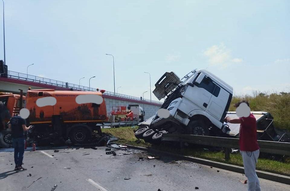 Krakow Wypadek Na S7 Zginal Kierowca Zamiatarki Wp Wiadomosci Krakow