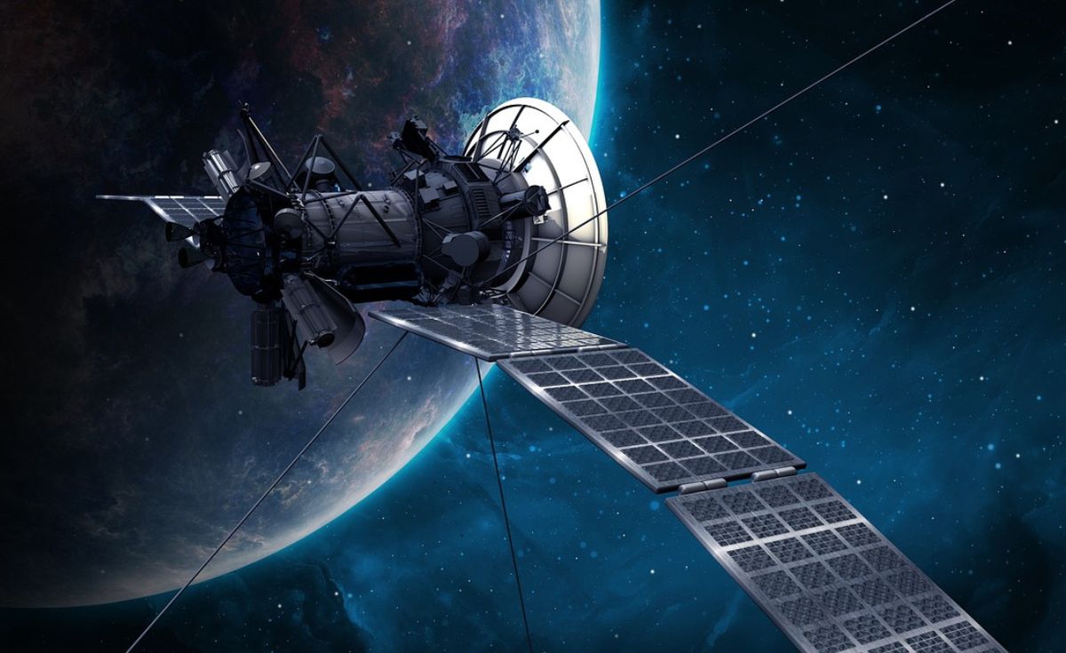 Russian satellite approached ICEYE by 1–2 km: experts say Kremlin is testing us