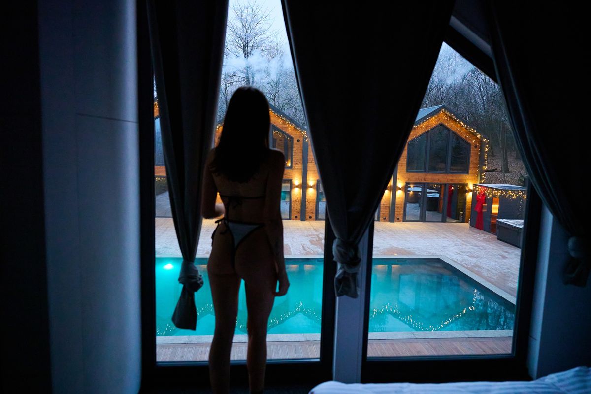 Basen hotelowy w Polsce kosztuje średnio 32 zł za godzinę