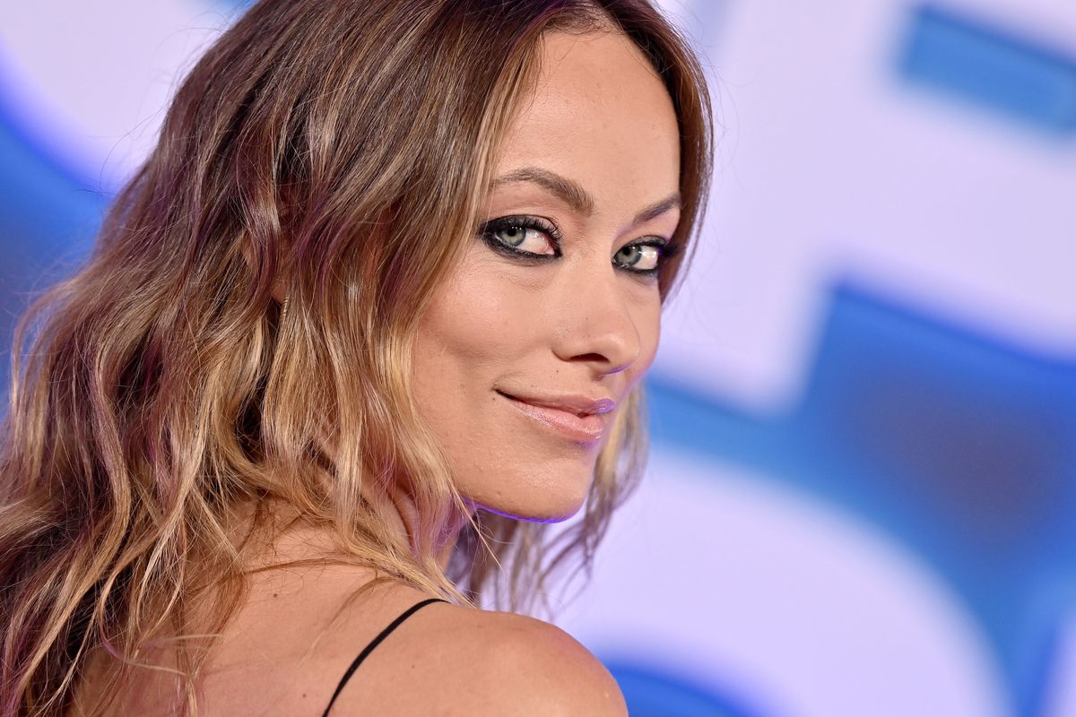 Olivia Wilde przyłapana przez paparazzich. Już nie rozpacza po rozstaniu z  Harrym Stylesem? - WP Film