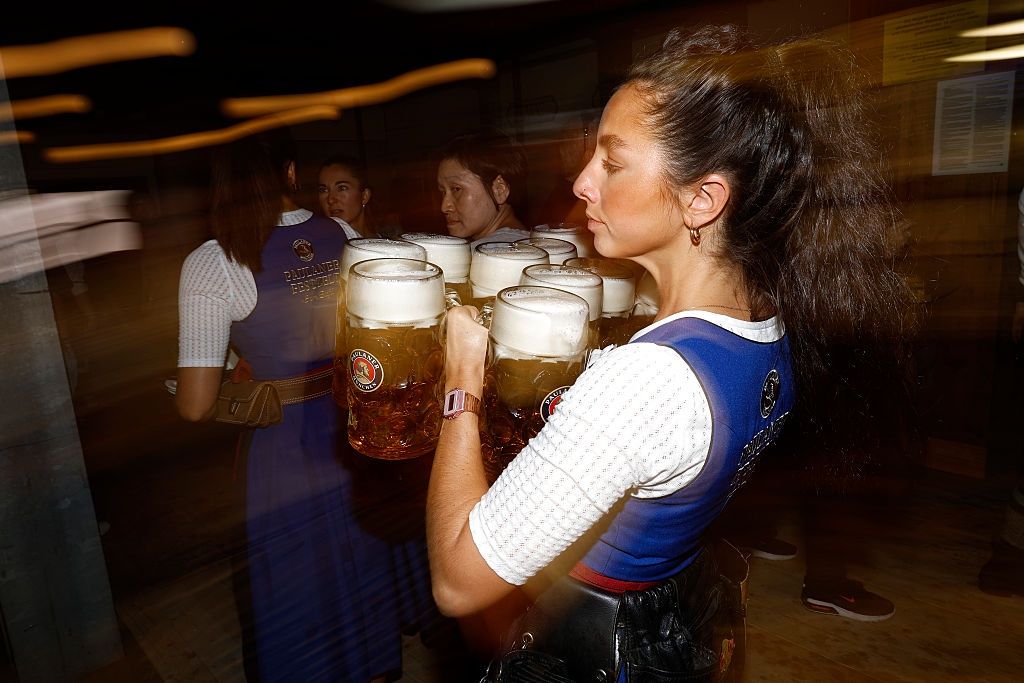 Pracownicy Oktoberfest walczą z rasizmem i seksizmem na festiwalu