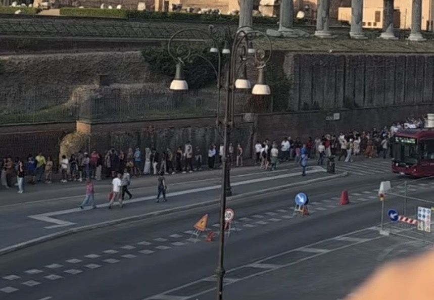 Koloseum wyprzedane do końca października, kolejki od rana